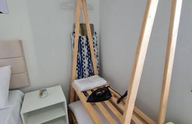 Kitnet404 central, com tv smart,linda vista para janela - Foto 13