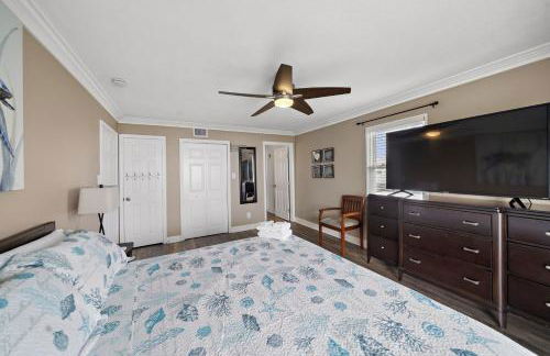 2nd Row Home Close to Beach - Foto 48