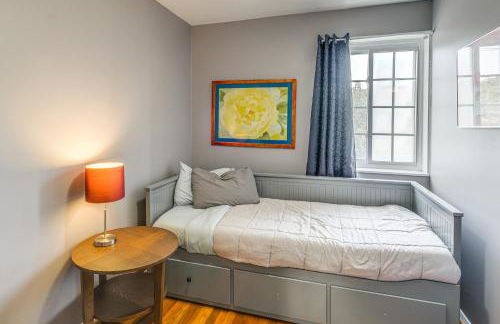 Arlington Townhome with Furnished Patio! - Photo 16