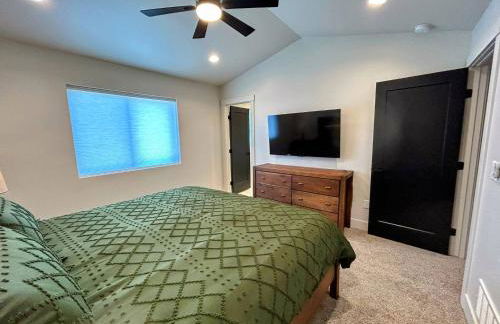 Alpine Escape Luxury Retreat, Hot Tub, Walkable, Mountain Views, 3 King Beds - Foto 24