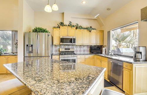 Community Pools & Golf Views: Palm Desert Condo! - Foto 8