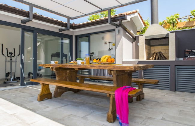 Villa with Swimming Pool, Outdoor Kitchen, Sauna, Hot Tub, Play Area, Sea View - Foto 46