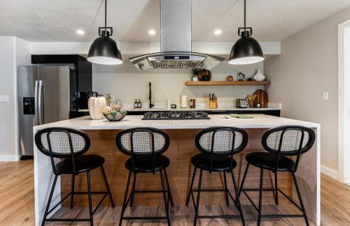 Modern Style Apartment Near Canyon RSL and expo - Foto 13