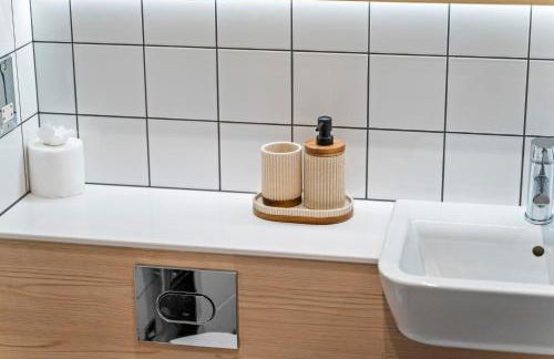 Elite & Elegant 1-Bed City Apartment, Wi-Fi & Netflix, Accommodates 6 - Foto 15