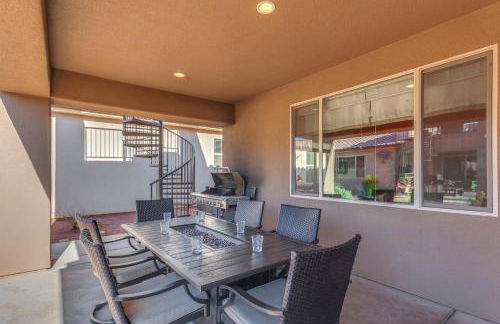 PV 110 Themed Rooms, PS4, Ping Pong, Pack n` Play, Electric Fire Place, Games, and More - Photo 30