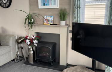 2 Bedroom Villa - Lakeside Holiday Park - Photo 4