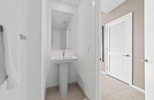 2BR Ocean Penthouse - Private Terrace & Hot Tub - Foto 48