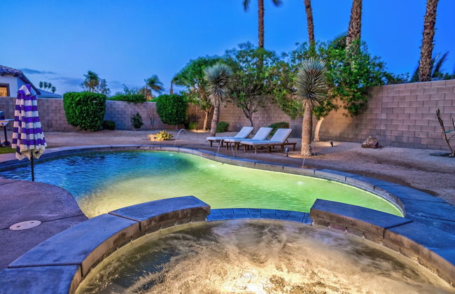 Luxury Resort Style Living w/ Pool & Jacuzzi - Foto 34