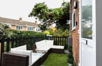 Bold Coastal Retreat with Boudoir Interiors, Felpham Village - Photo 4