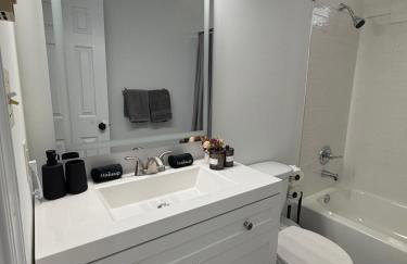 AMAZING Home with PRIVATE POOL, GAME ROOM & FIRE PIT! - Foto 32