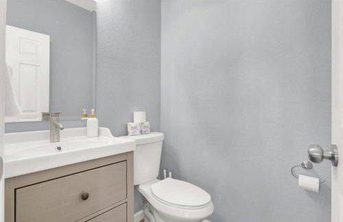 4BR Family Oasis with Gym and BBQ Near Vegas Strip - Photo 21