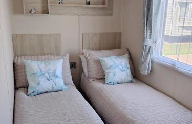 3 bed Sleeps 8 Wifi and Linen inc - Photo 9