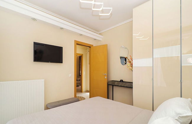 Luxurious 4-bedroom Villa With Private Pool in Kassandra, Halkidiki - Photo 6