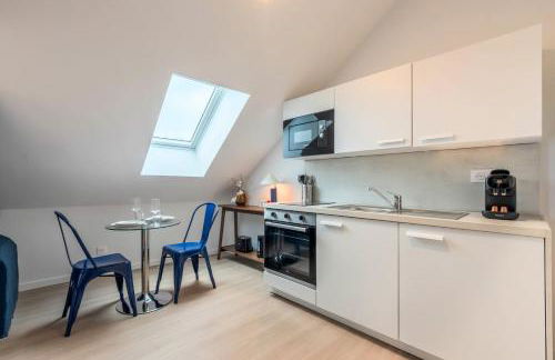 Studio sous les combles côté rue, parking gratuit - Foto 11