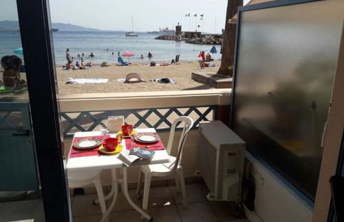 French Riviera 1 bedroom on the beach facing Cannes - Foto 6