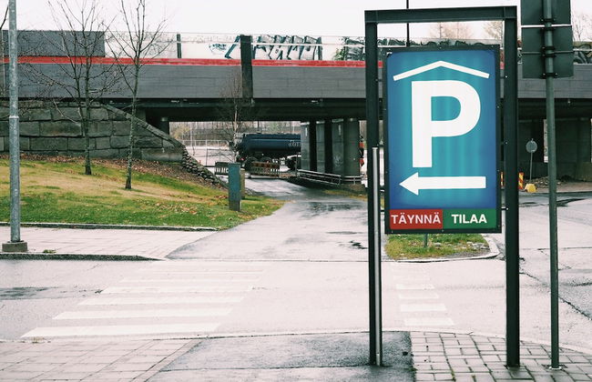 Modern 1BR Apt with Sauna, Balcony & Free Parking - Foto 20