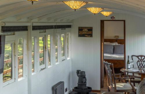 The Railway Carriage - Photo 13