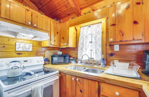 Cabin with Deck and Mountain Views Near Gatlinburg! - Foto 9