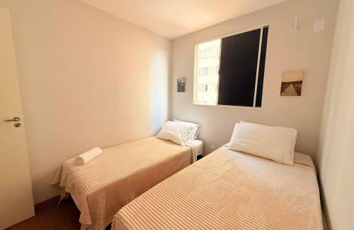 Apto Confortável - Supermercado Bahamas ao lado - Foto 13