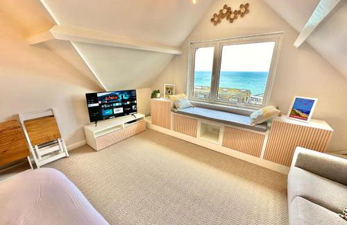 Pier View Retreat - 5 Mins Walk to Beach - Sea Views With Parking - Photo 10