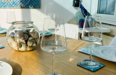 Stunning Seafront House with garden and private parking - Foto 64