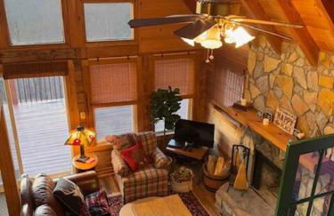 Charming Cabin with Incredible Mountain Views - Foto 12