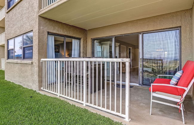 Spacious Oceanfront Condo, Easy Access to Private Fishing Pier by RedAwning - Foto 53