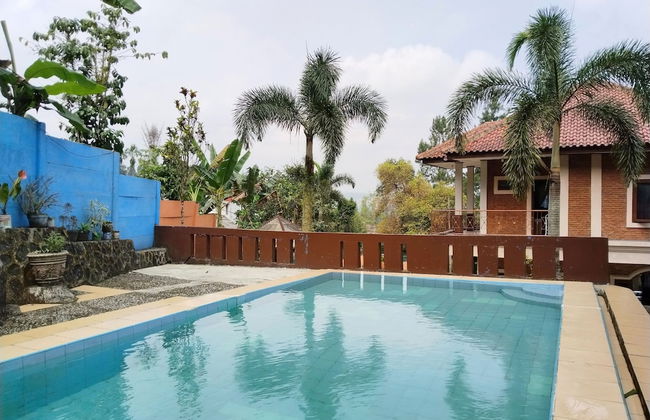 Villa Yustisia Curug 7 Cilember - Foto 45