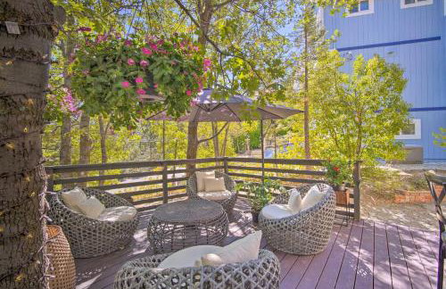 Chic Lake House with Furnished Deck and Hot Tub! - Foto 3