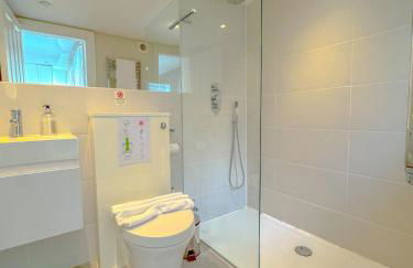 Pass the Keys Stylish 1 bed Soho Flat - Photo 12