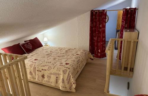 Appartement rénové avec balcon proche du centre - FR-1-692-13 - Photo 10