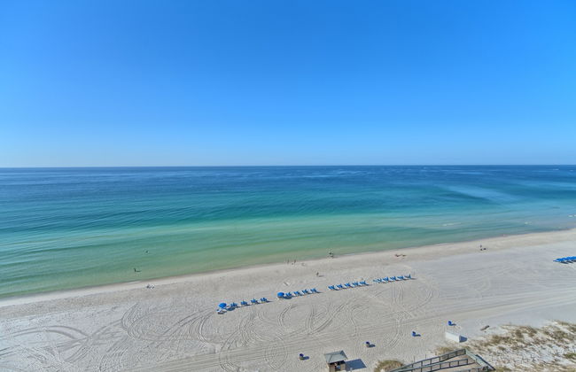 Luxurious Beachfront Condo with Beachside Pool Access and Free WiFi - Unit 1202 by RedAwning - Foto 41