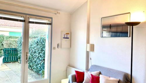 House in private residence , beach and pool access - Photo 3