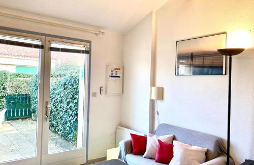 House in private residence , beach and pool access - Photo 3