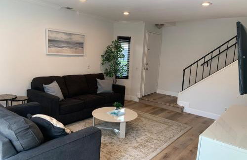 Beautifully Remodeled 2BR Prime Irvine Location - Photo 17