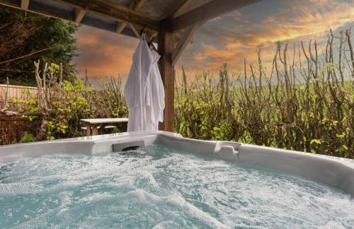 Scenery Hill Hideaways The Coach House Charming Retreat with Jacuzzi and BBQ Hut Near the Lake District - Foto 1