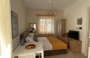 Στούντιο σε ανακαινισμένο αρχοντικό του 19ου αιώνα, κέντρο Μύρινας - Photo 7