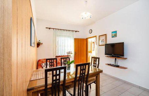 2 Bedroom Amazing Apartment In Modric - Photo 5