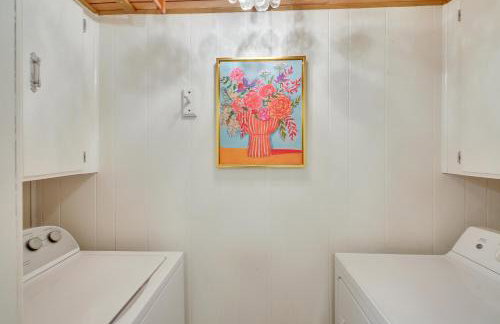 Waterfront Royal Home with Dock and Patio! - Foto 20