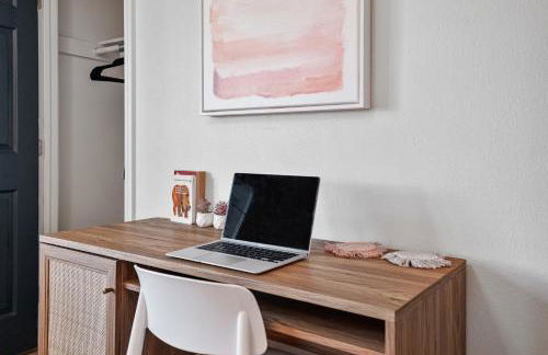 Gorgeous 4-bed home with Golf, Pool, & Hot Tub! - Photo 21