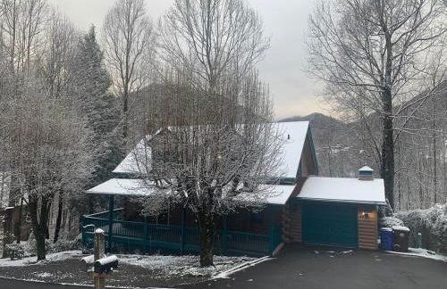 BearHavencabinfun 3 story Log Cabin Mountain View,Hot Tub, sleeps 10 - Foto 54