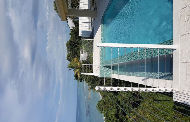 Je Suis Jamaica - 4 B R Beachfront Villa w Staff - Photo 71