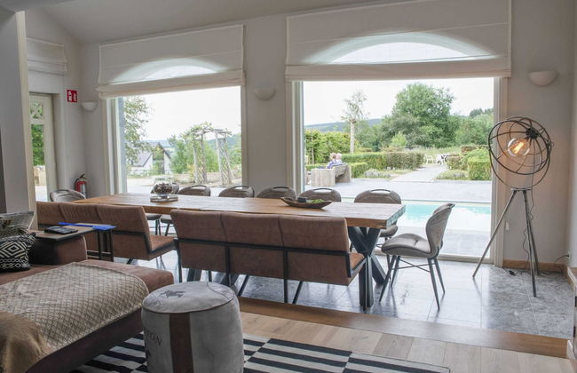 Majestic Villa With Pool and Sauna - Photo 32