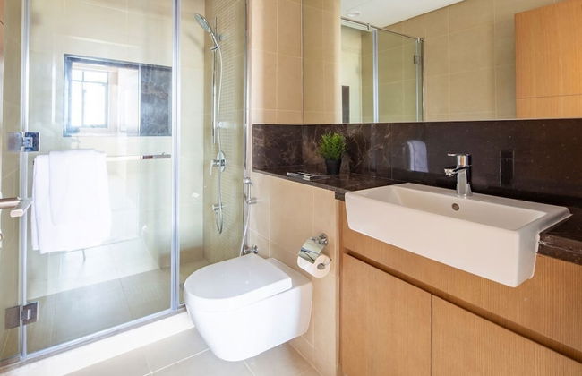 Modern 2BR w/ Tranquil Ambience in Emirates Hills! - Photo 12