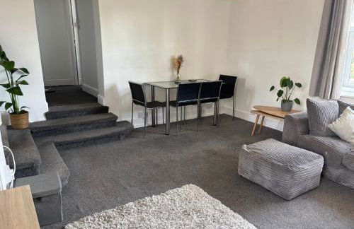 2 Bed Apartment Near Yeovil Hospital & Leonardo - Foto 1