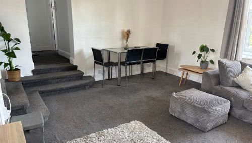 2 Bed Apartment Near Yeovil Hospital & Leonardo - Foto 1