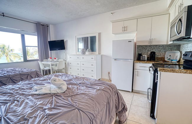 Deluxe Studios and Apartments at the Casablanca - Photo 57