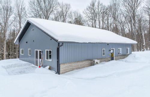 Snowy Paws on Lac Vieux Desert - Photo 23