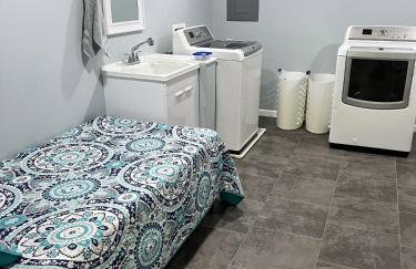 Private Lower Level Suite in Home-Sep Entrance! - Foto 52