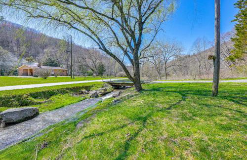 Fire Pit and Decks Creekside Cabin in Robbinsville - Foto 33